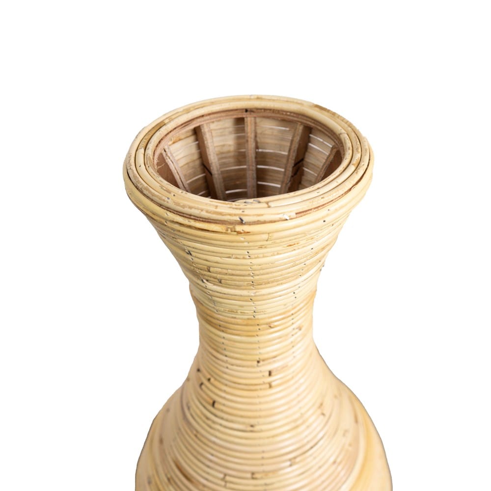Herangezoomtes Bild an die Öffnung der Bodenvase