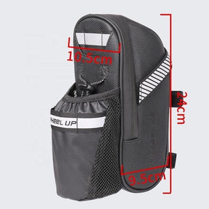 Schwarze Fahrraddatteltasche mit Getränkefach und den Massen