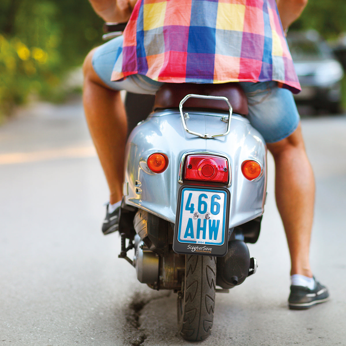 Support de plaque d'immatriculation pour cyclomoteur/scooter