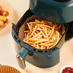 Beiges Backpapier für Airfryer in einem Anwendungsbeispiel