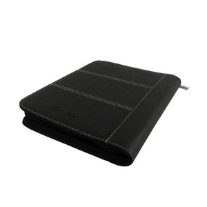Kleine, schwarze Schreibmappe mit integriertem Taschenrechner und Schreibblock von der Seite