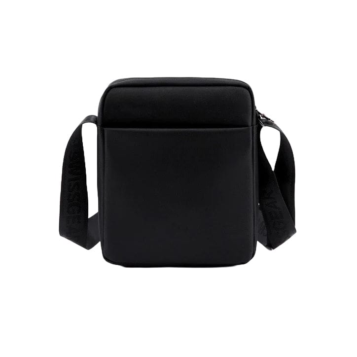 Schwarze Tasche mit Schultergurt und Schweizerwappen Badge von hinten