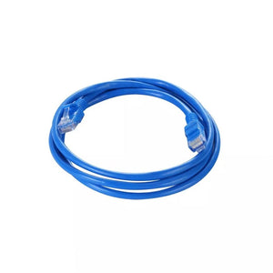 Blaues, eingerolltes Ethernet-Kabel