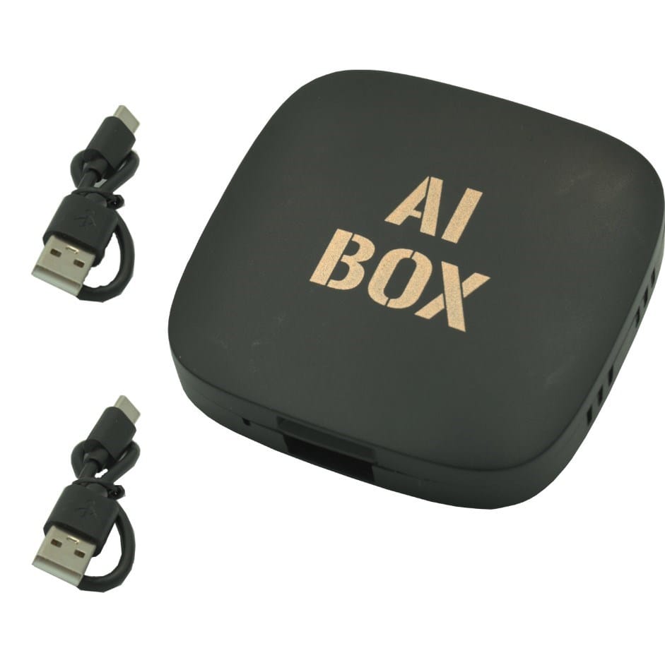 Schwarzer Wireless Carplay-Adapter mit "AI Box" Aufschrift und zwei schwarzen USB-C Kabeln