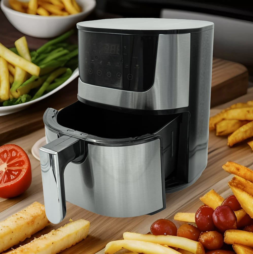 Silberner vier Liter Airfryer geöffnet mit Anwendungsbeispeil
