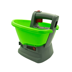 Grüner Universal-Streuer mit grauem Griff von hinten