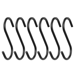 Sechs schwarze Kleiderhaken in S Form