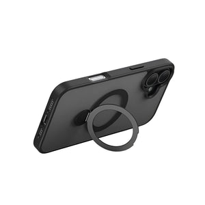 Graue iPhone-Hülle mit rundem, ausgeklapptem Ständer in einem Anwendungsbeispiel mit einem schwarzen iPhone 16 Plus
