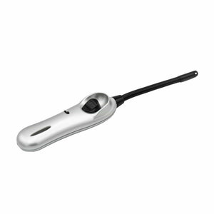 Silbernes Stabfeuerzeug mit schwarzem Knopf