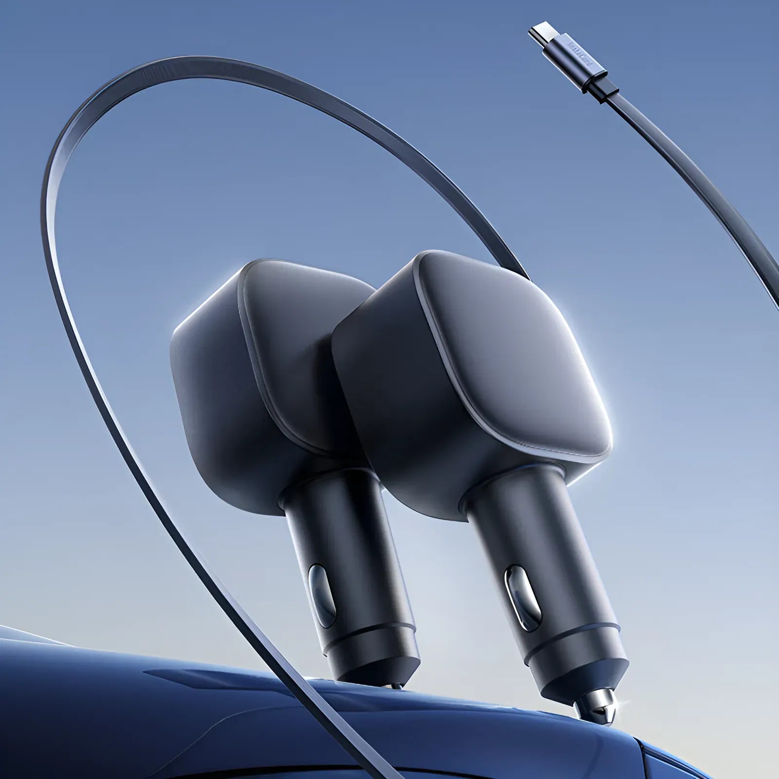 Zwei Einziehbare Charger mit ausgezogenen Kabel
