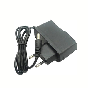 Schwarzes kabel mit rundem Stecker