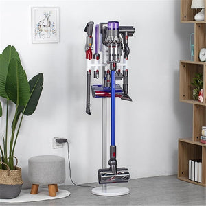 Weisse Halterung für Dyson-Staubsauger Zubehör in einem Anwendungsbeispiel