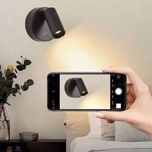 Schwarzes LED Spot-Light mit Smartphone