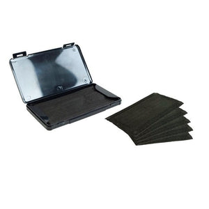 FĂĽnf schwarze Masken Set mit schwarzer Aufbewahrungsbox