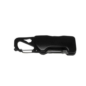 Rückseite von schwarzem Karabiner mit schwarzen und silbernen Details und einer integrierten Taschenlampe