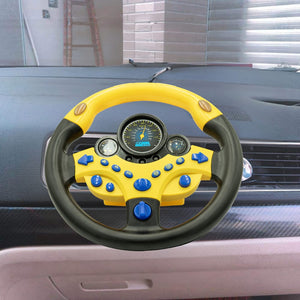 Gelb-schwarzes Spielzeug Lenkrad mit blauen Knöpfen in einem Anwendungsbeispiel im Auto