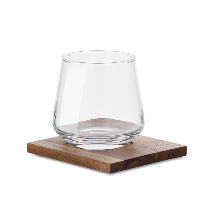 Glas mit Untersetzer