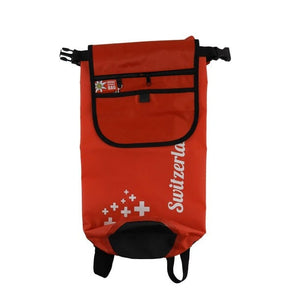 Rote Trockentasche mit Schwarzem Verschluss, schwarzem Schultergurt "Switzerland" Aufschrift und Schweizerwappen Design