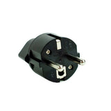 Schwarzer Steckdosen Adapter von schweizer zu deutscher Steckdose