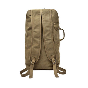 Brauner Rucksack mit braunen Schultergurten und Seitentasche von hinten
