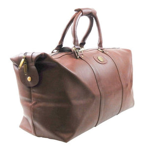 Braune Lederreisetasche mit goldenen Details und einem Schultergurt von der Seite
