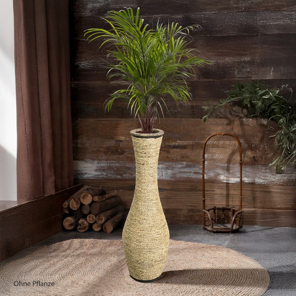 Beige Bodenvase mit umwickelnder Schnur, oben dünn und unten breit in einem Anwendungsbeispiel