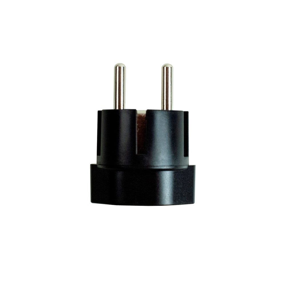 Schwarzer Steckdosen Adapter von schweizer zu deutscher Steckdose von der Seite