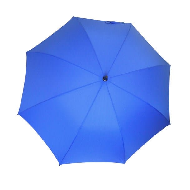 Geöffneter, blauer Regenschirm mit schwarzem Griff von vorne