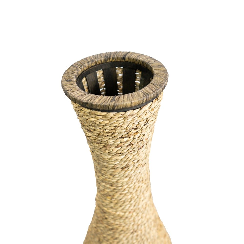 Herangezoomtes Bild an die Öffnung der Bodenvase