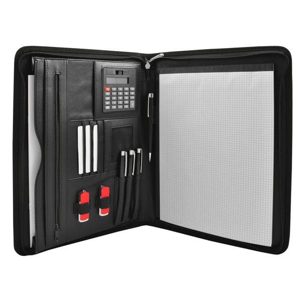 Schwarzer, geöffneter Lederfolder mit Notizblock, Taschenrechner, Stiften, USB-Sticks, Kartenfach und Papierfach