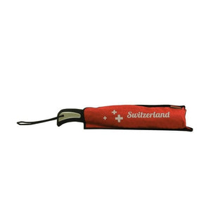 Roter Regenschirm mit schwarzem Griff, silbernen Stange und Schweizerwappen Design eingepackt
