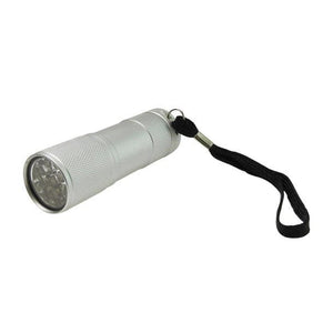 Silberne Taschenlampe mit schwarzer Schnur