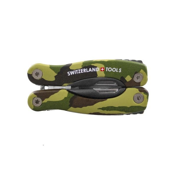Camouflage-grünes, eingeklapptes Taschenwerkzeug mit silbernen Details und "Switzerland-Tools" Aufschrift