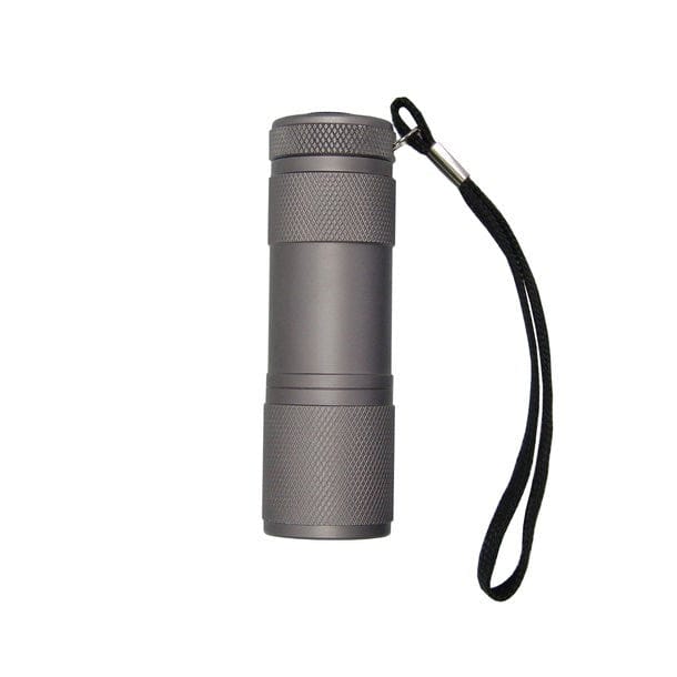 Graue Taschenlampe mit schwarzer Schnur von oben
