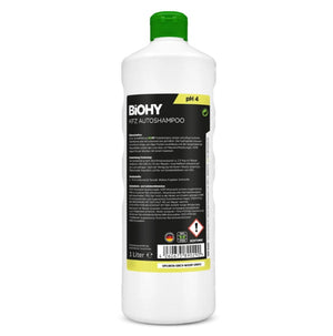 Autoshampoo in weißer Flasche mit grünem Deckel von hinten