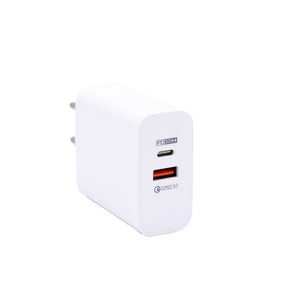 USB und USB-C Stecker in weiss