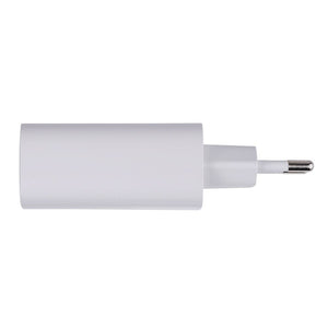 USB und USB-C Stecker in weiss von der Seite