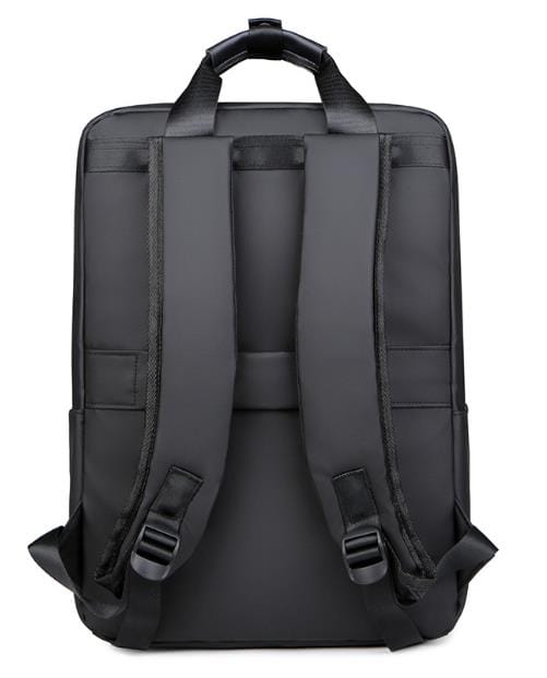 Schwarzer Lederrucksack mit drei Fächern von hinten