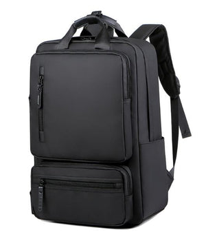 Schwarzer Lederrucksack mit drei Fächern