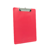 Rotes Klemmbrett von vorne