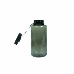 Schwarze, transparente Trinkflasche mit schwarzem Deckel entfernt