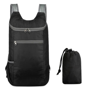 Schwarze Faltsporttasche in eingefaltetem und ausgefaltetem Zustand