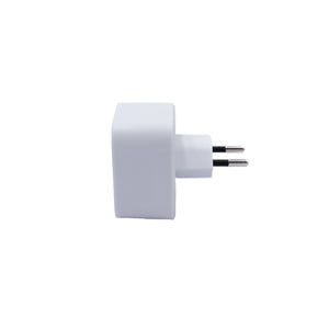 Weisser UK zu CH Steckdosenadapter von der Seite