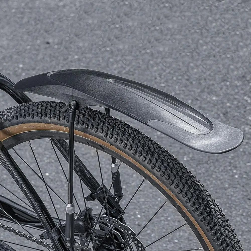 Schwarzes Schutzblech für Fahrrad in einem Anwendungsbeispiel