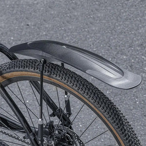 Schwarzes Schutzblech für Fahrrad in einem Anwendungsbeispiel