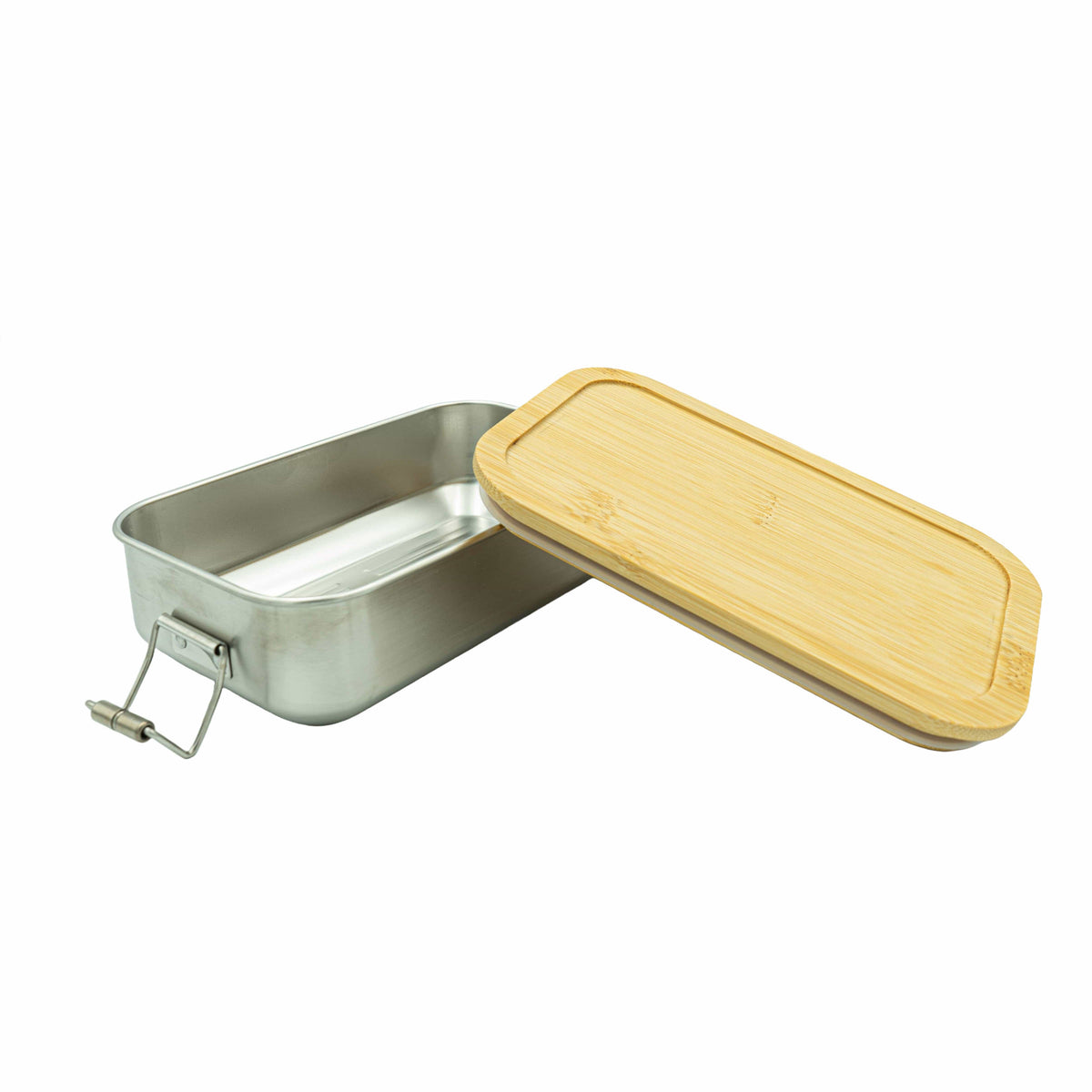 Silberne, geöffnete Lunchbox mit hölzernem Deckel