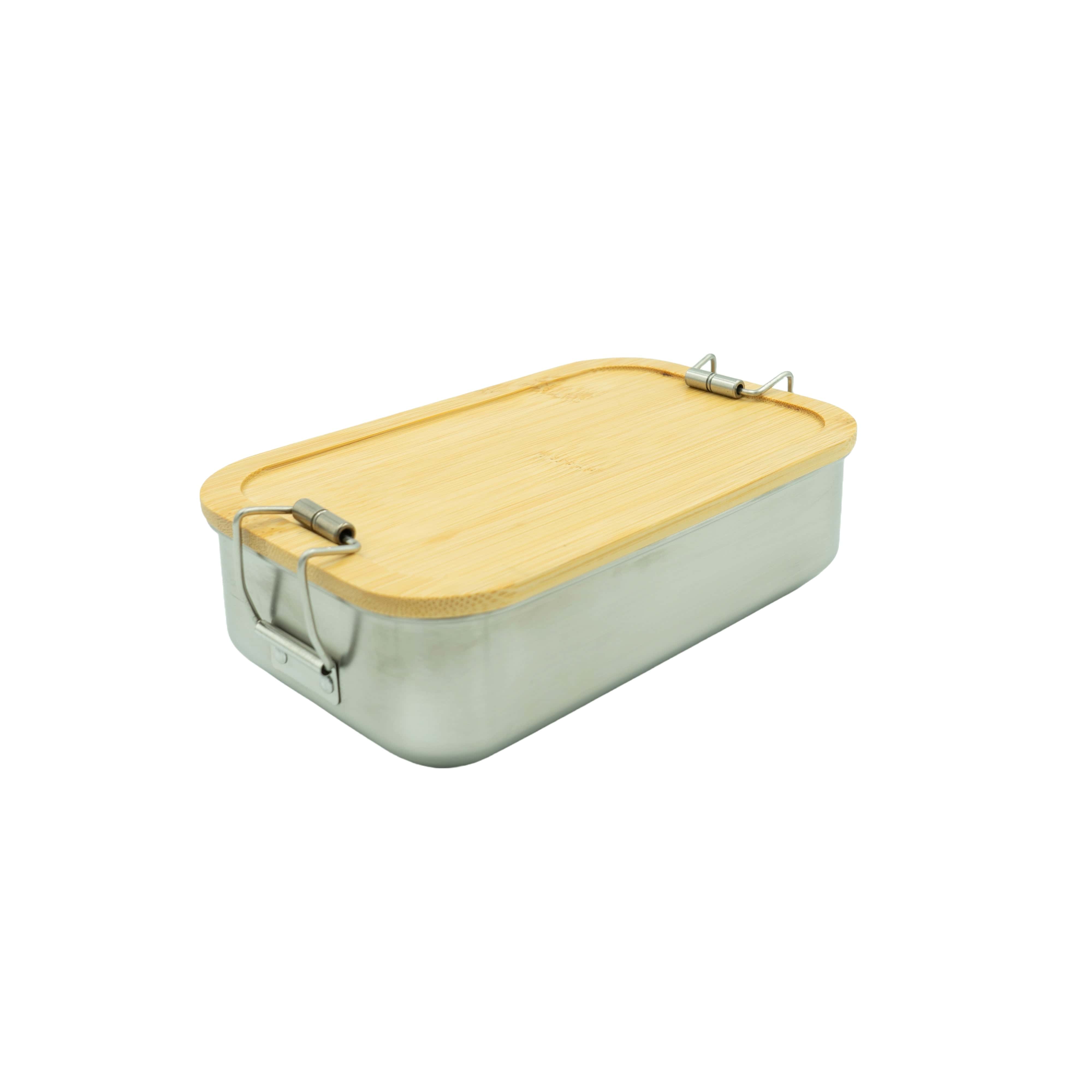 Silberne, geschlossene Lunchbox mit hölzernem Deckel