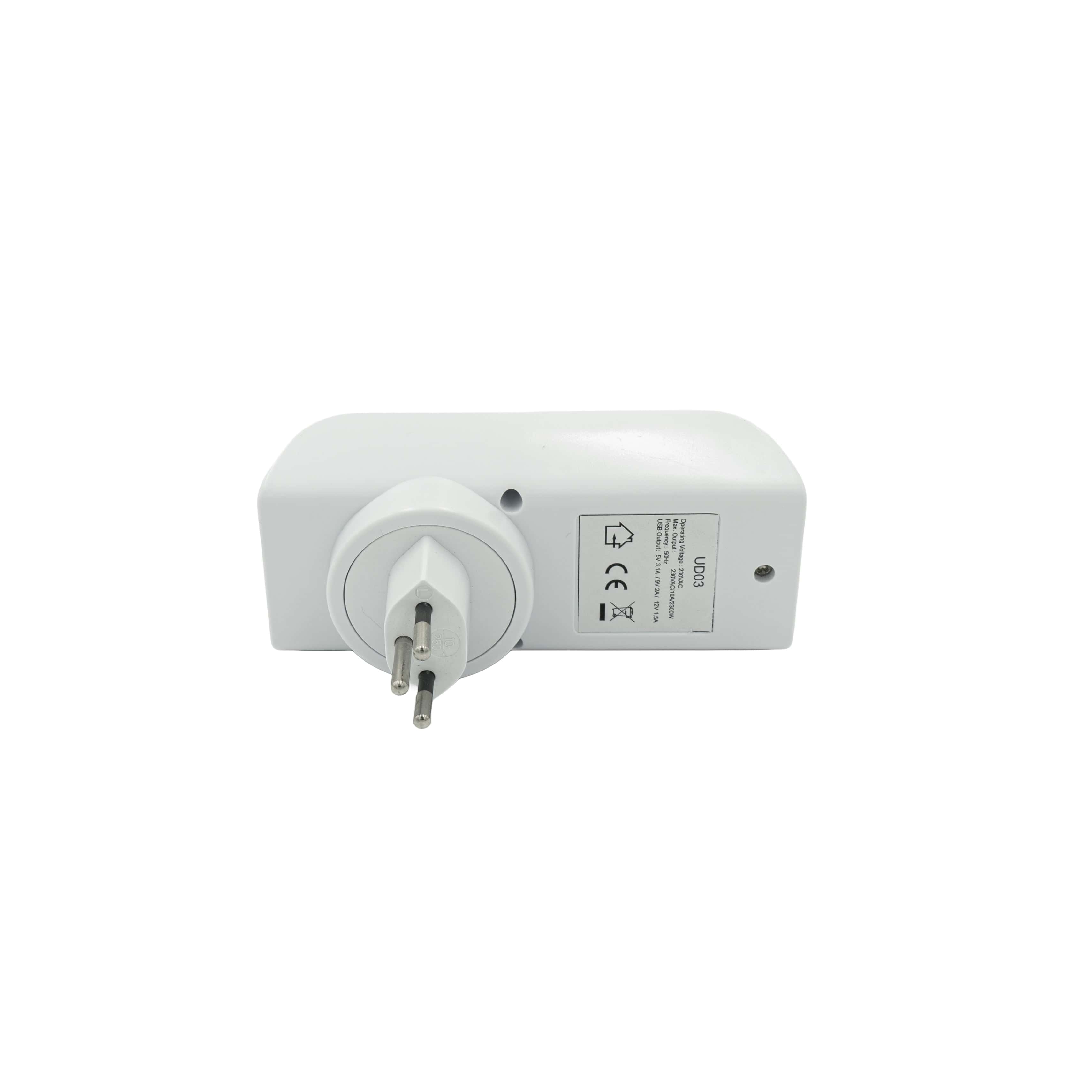 Weisser Multistecker von unten