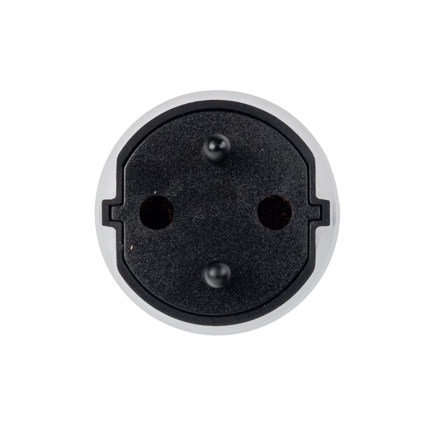 Schwarzer Steckdosen Adapter von vorne