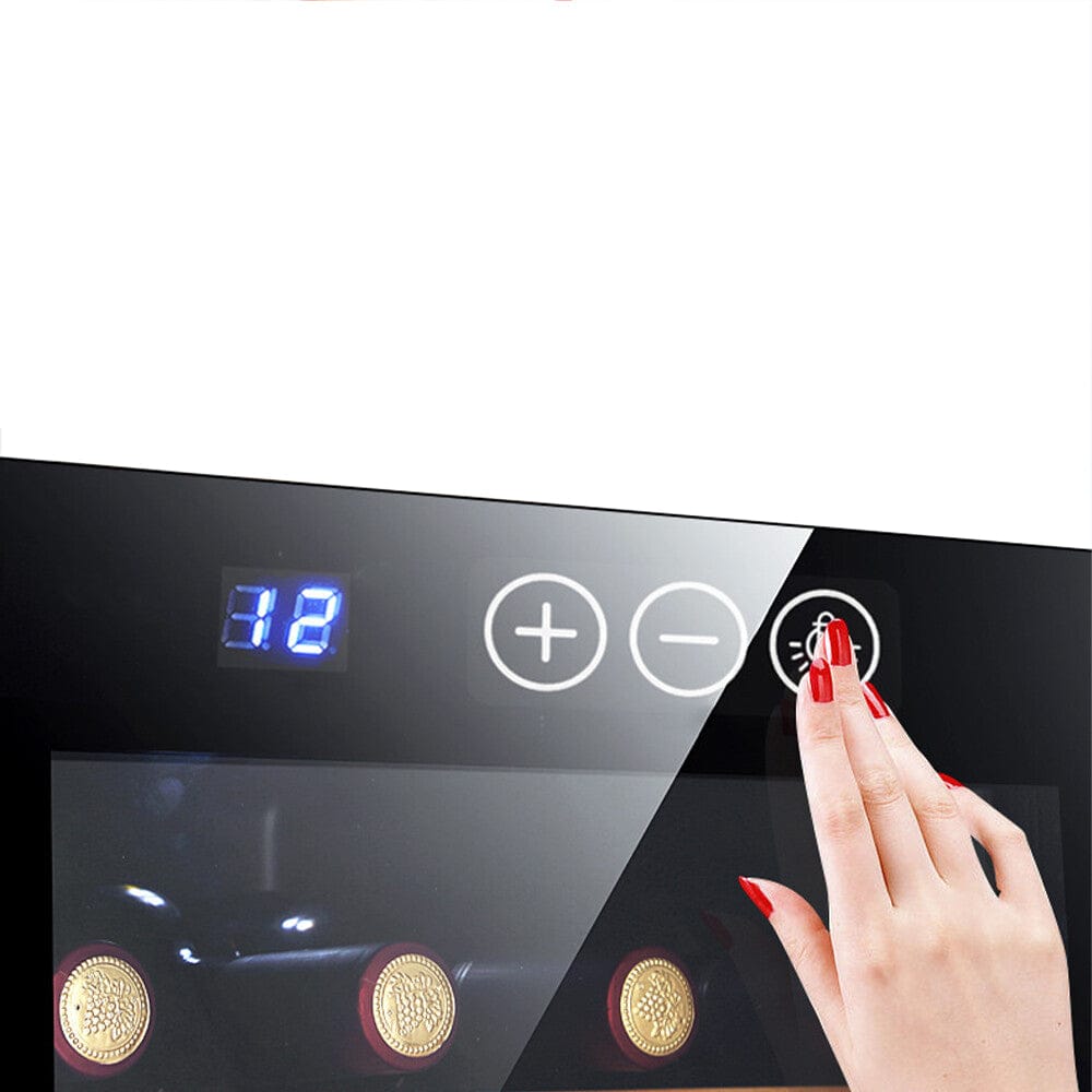 Schwarzer Weinkühlschrank für 20 Flaschen mit transparenter Tür mit Anwendung des integrierten Touchscreens
